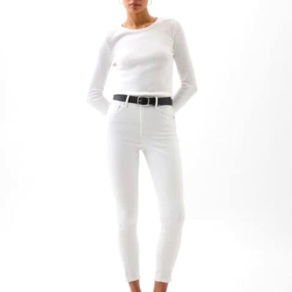 GAP Denim - Gap Crop Legging Jean in white - size 28 / size 6